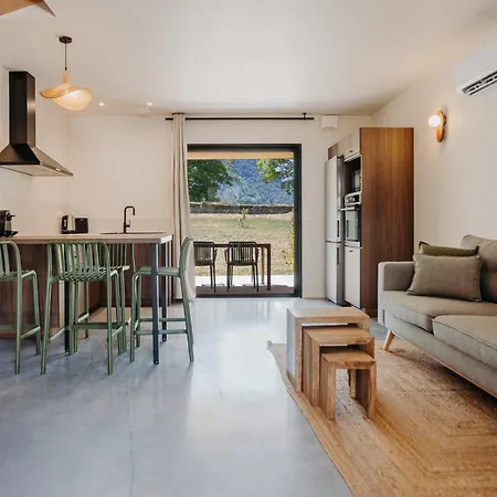 Le Bain Sauvage - & - Pyrenees Hotel Bedous