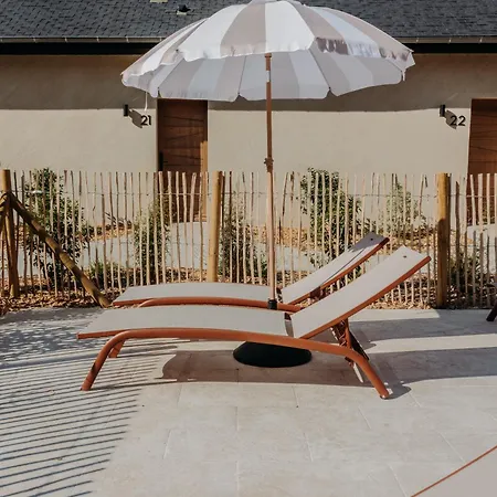 Le Bain Sauvage - & - Pyrenees