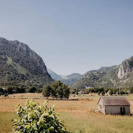 Le Bain Sauvage - & - Pyrenees 4* Bedous